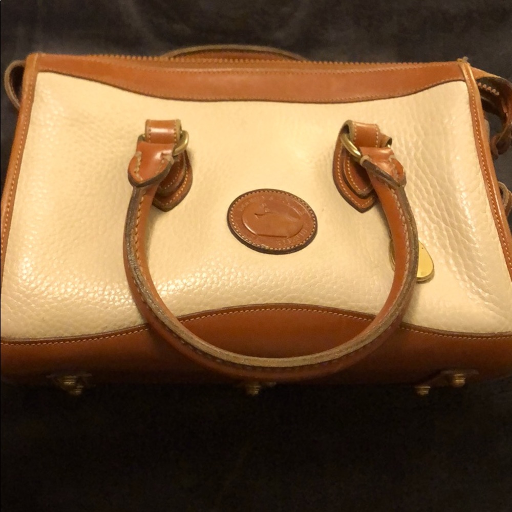 Vintage dooney and bourke bag. Some wear.
